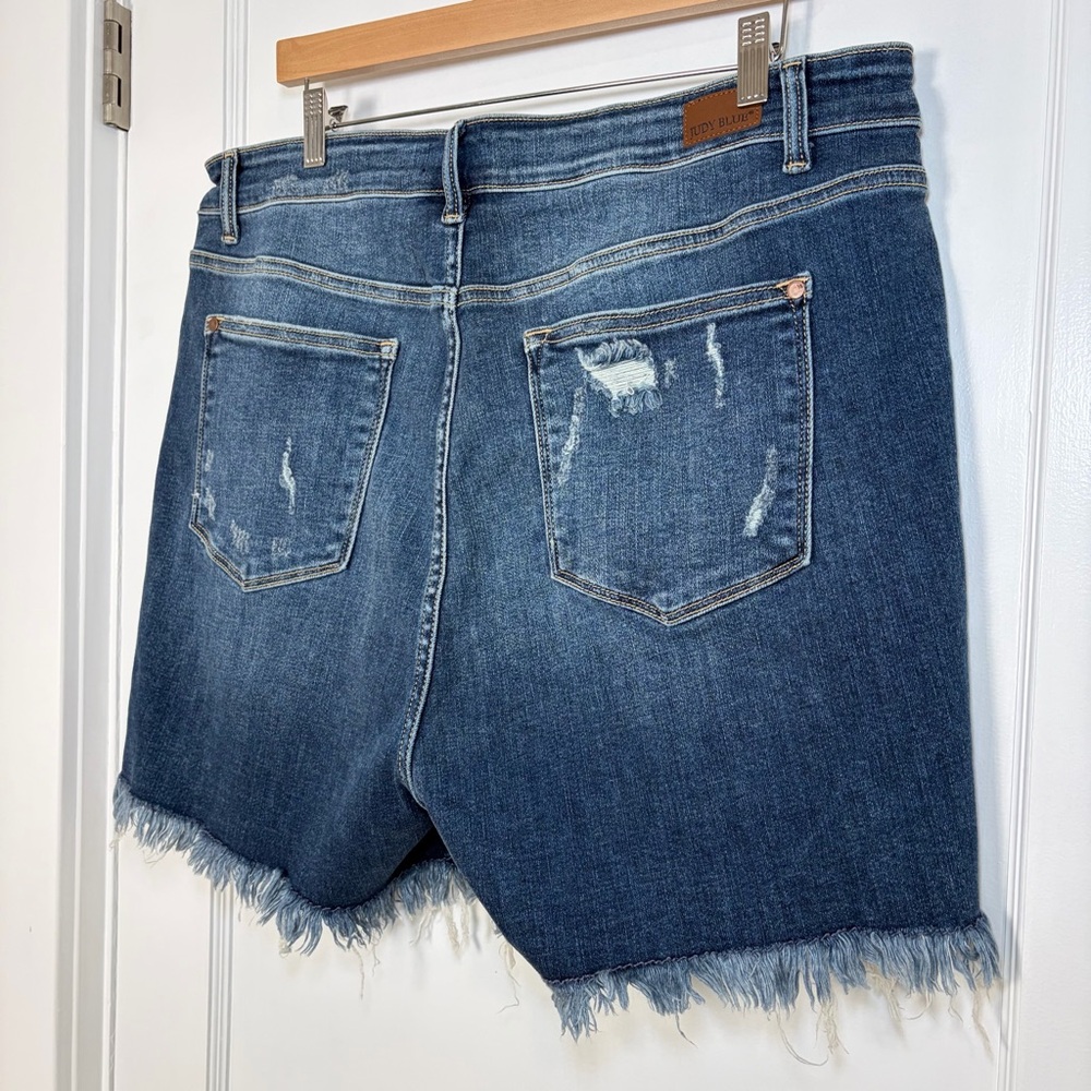 Judy blue distressed denim Shorts - Picture 11 of 16